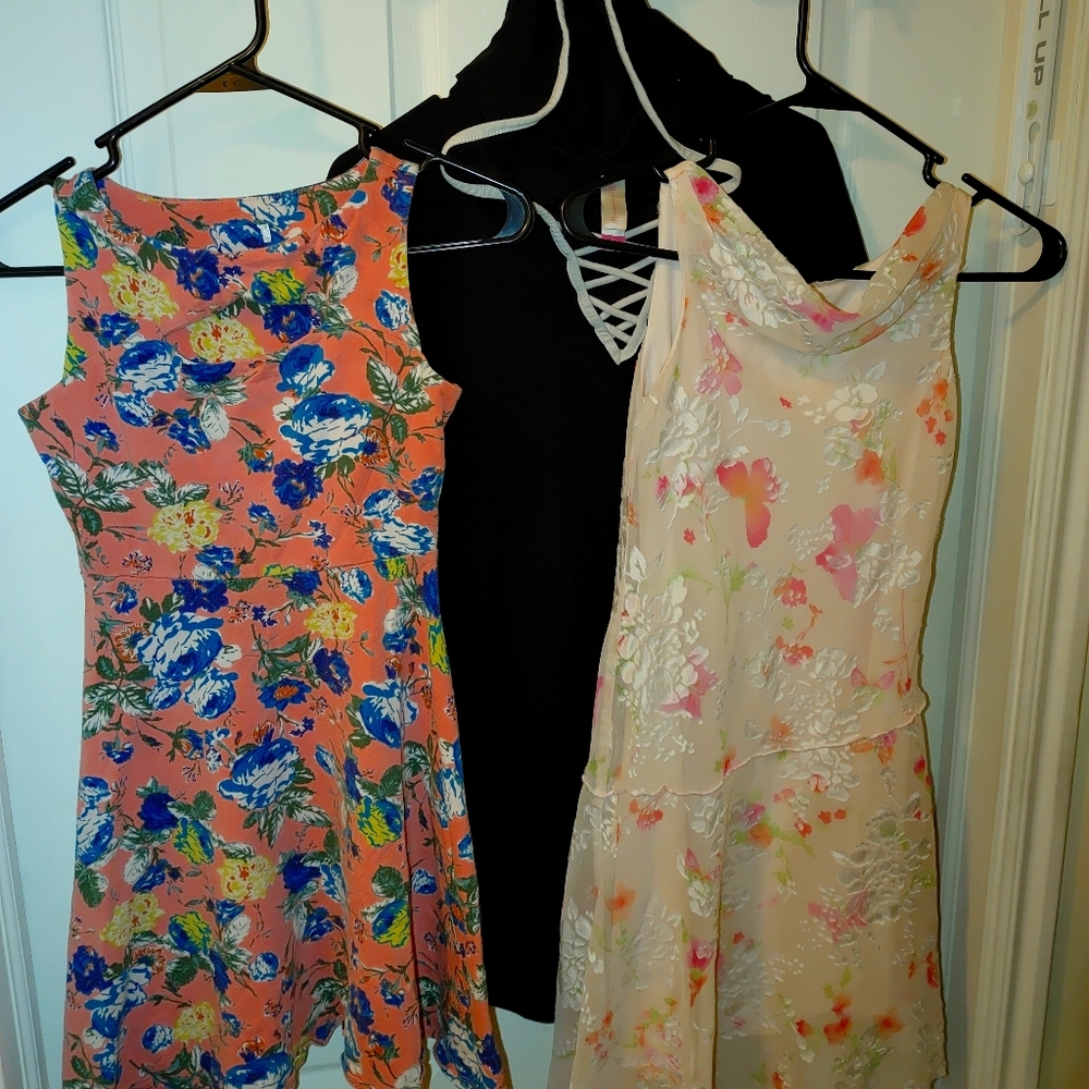 3 girls dresses for the price of 1